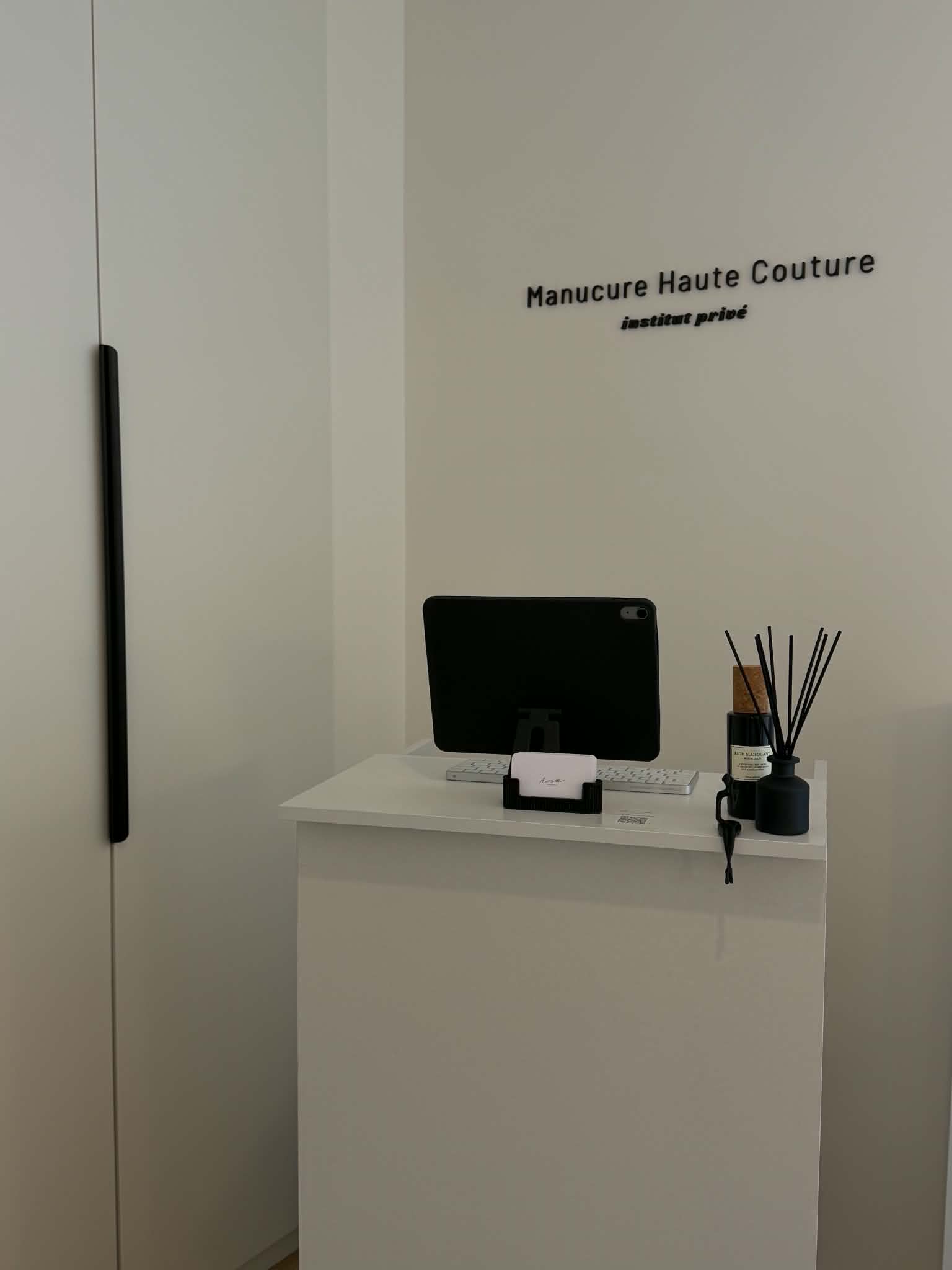 Accueil minimaliste de l’institut Maison Amœ