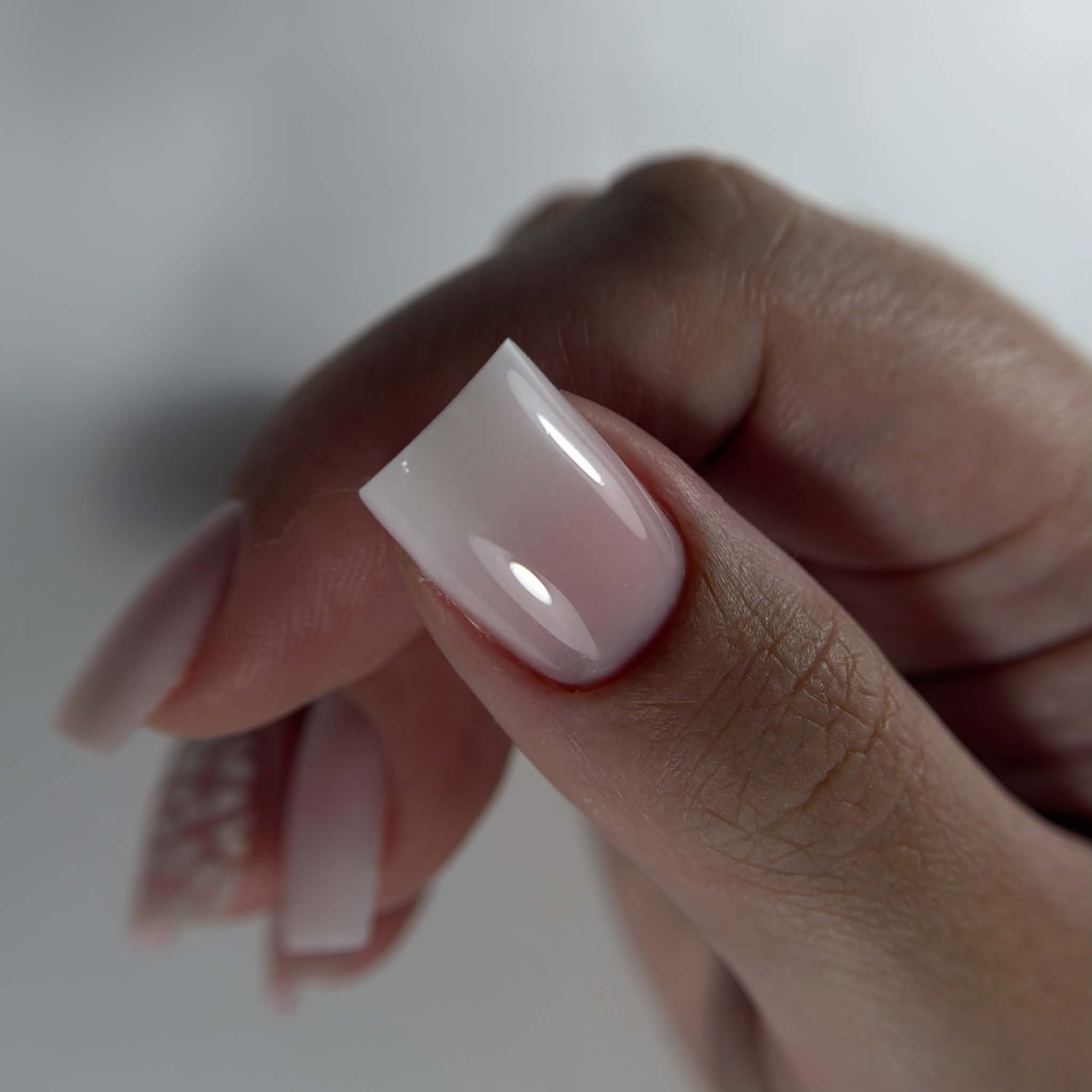 Manucure nude carrée